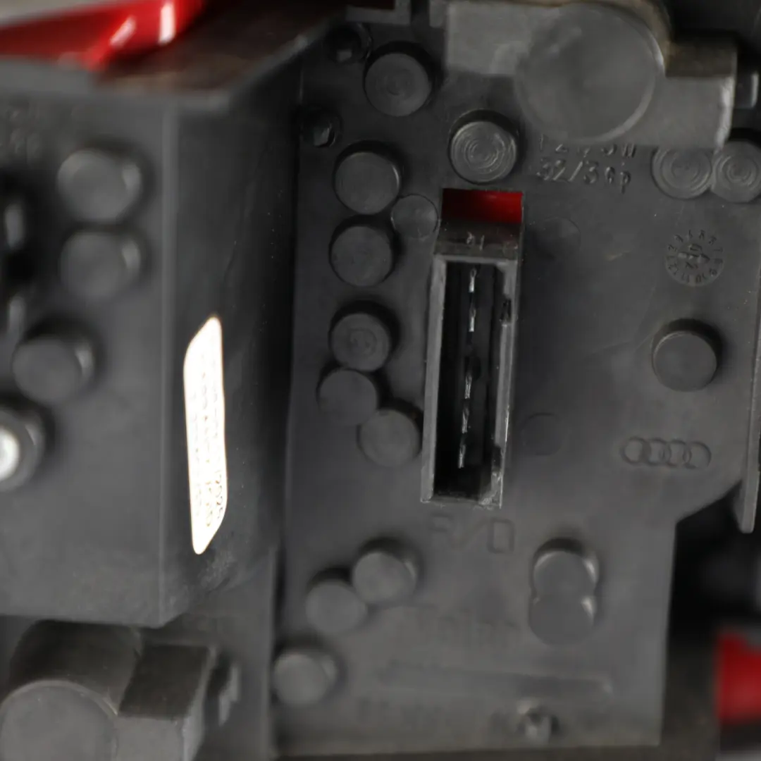 8N Mk1 Tail Light Cluster Rear Right O/S to Audi TT with Part number 8N0945096A Audi TT 8N Mk1 Tail Light Cluster Rear Right O/S - SKU RHD-8N0945096A-1 - Part number 8N0945096A