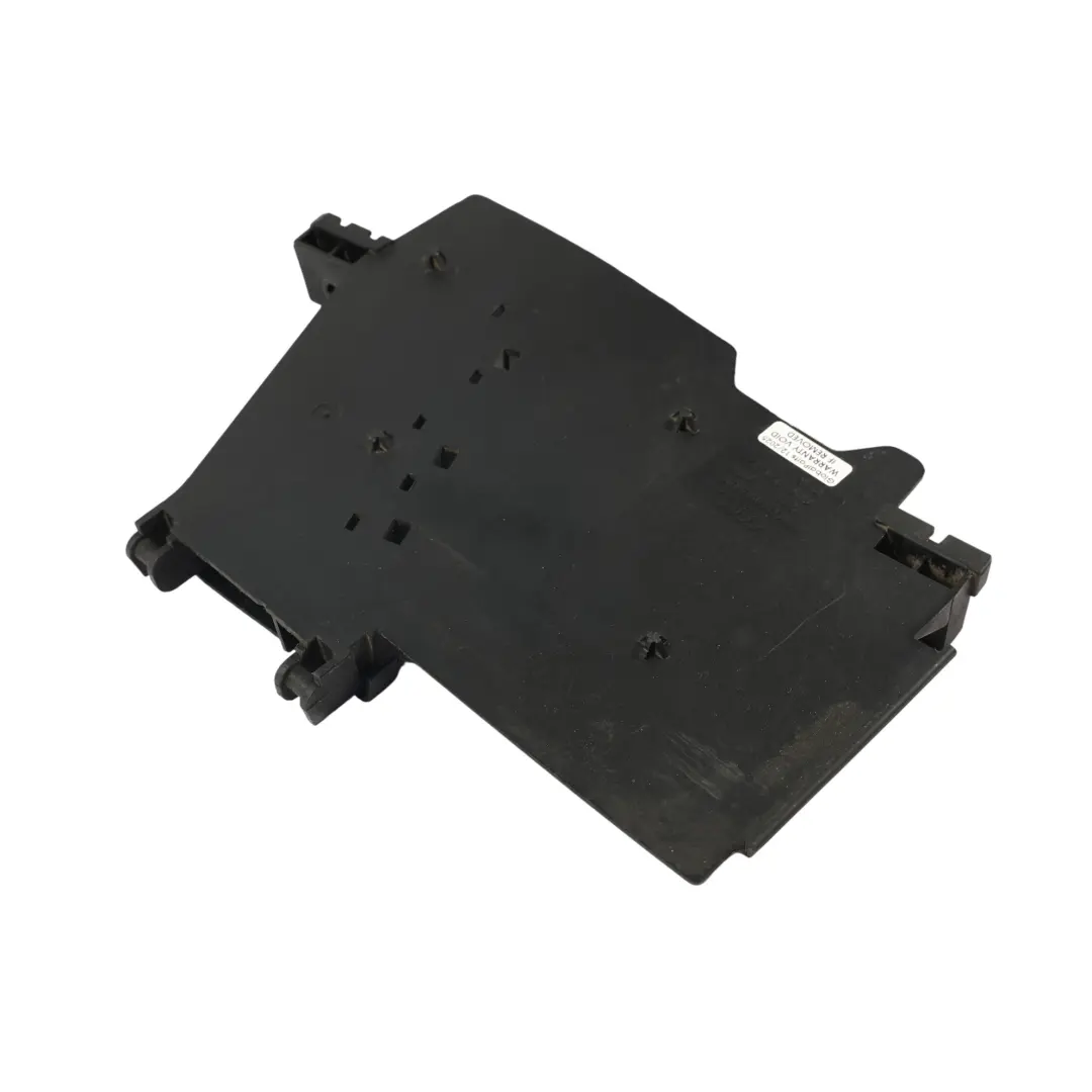 8N Obudowa Osłona Akumulatora Prowadnica Kabli do Audi TT o numerze 8N0971824 Audi TT 8N Obudowa Osłona Akumulatora Prowadnica Kabli - SKU 8N0971824 - Numer Części 8N0971824