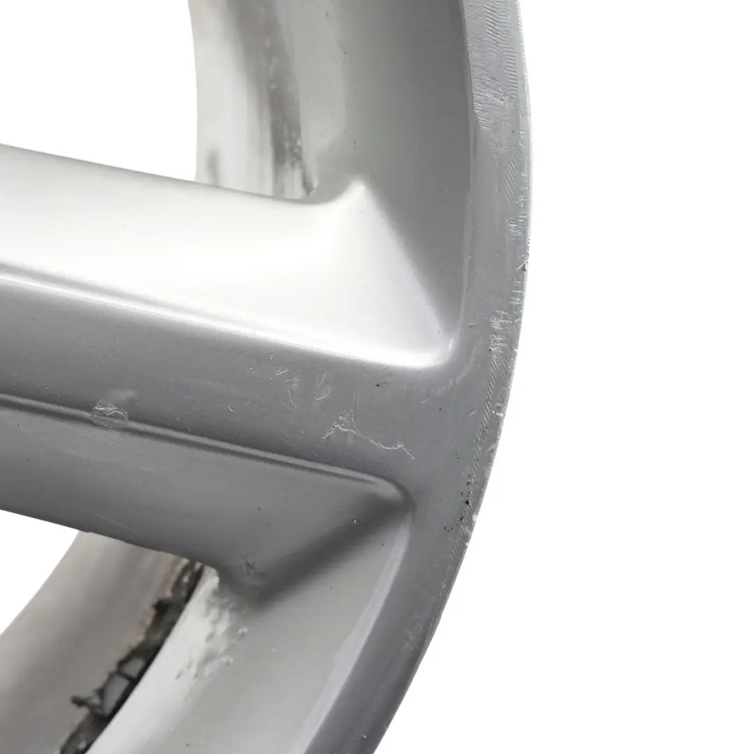 Srebrna Felga Aluminiowa 18" 8.5J ET:29 do Audi A5 8T o numerze 8T0601025M Audi A5 8T Srebrna Felga Aluminiowa 18" 8.5J ET:29 - SKU 8T0601025M-1 - Numer Części 8T0601025M