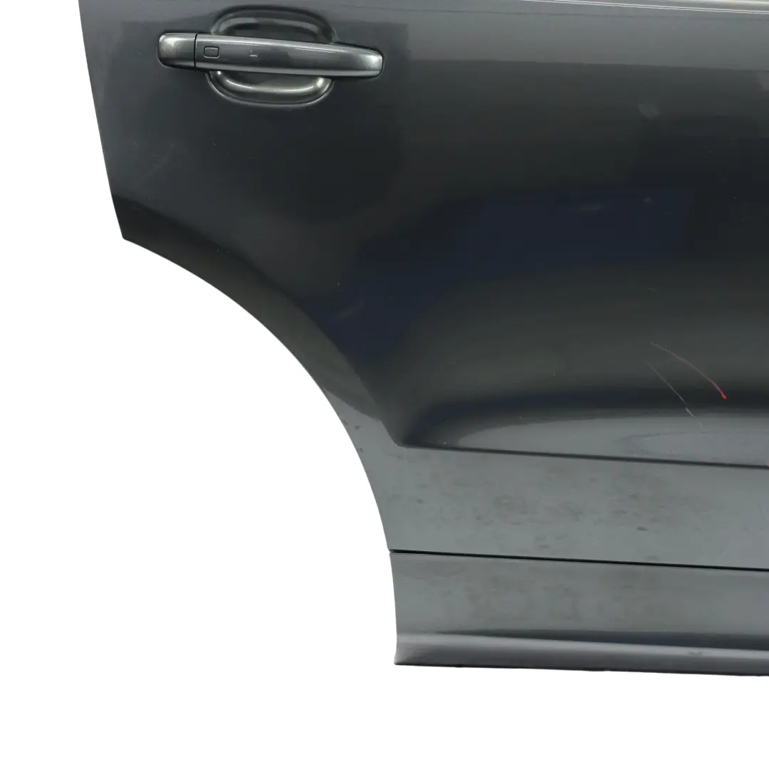 Arrière Droite Métallique Daytona Grey Gris - Z7S pour Audi Q3 8U Porte à propos du numéro de pièce 8U0833052 Audi Q3 8U Porte Arrière Droite Métallique Daytona Grey Gris - Z7S - SKU 8U0833052-DGR1 - Numéro de pièce 8U0833052