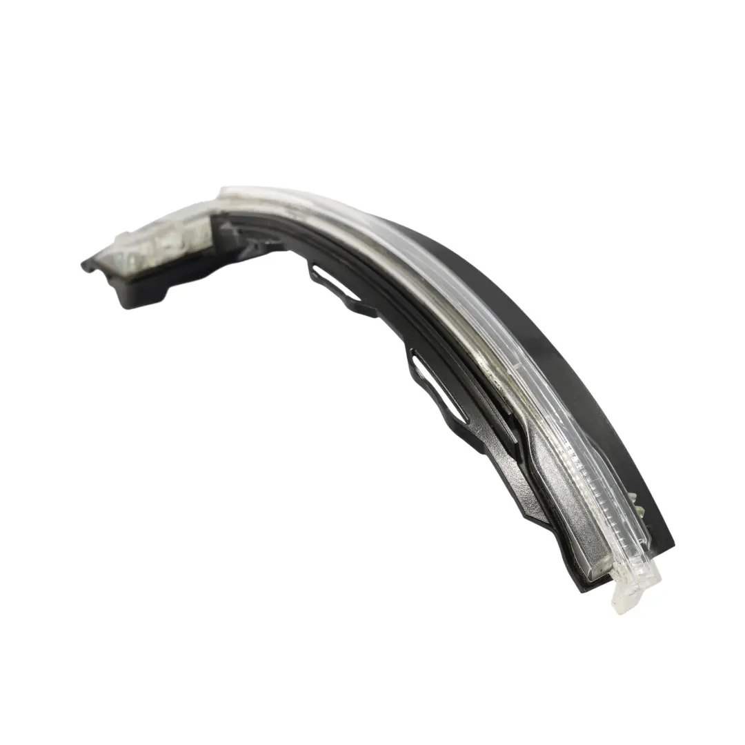 Specchio Ala Indicatore Ripetitore Segnale Direzione Destra per Audi A3 8V con numero di parte 8V0949102 Audi A3 8V Specchio Ala Indicatore Ripetitore Segnale Direzione Destra - SKU 8V0949102 - Numero di parte 8V0949102