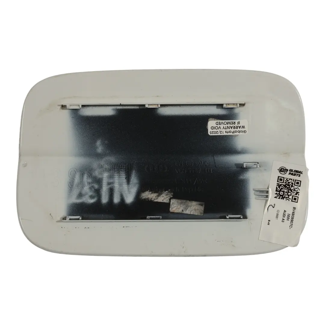 Kraftstoff Einfüll Stutzen Klappen Ibis Weiß - Y9C für Audi A3 8V mit Teilenummer 8V4809907C Audi A3 8V Kraftstoff Einfüll Stutzen Klappen Ibis Weiß - Y9C - SKU 8V4809907C-IWH - Teilenummer 8V4809907C