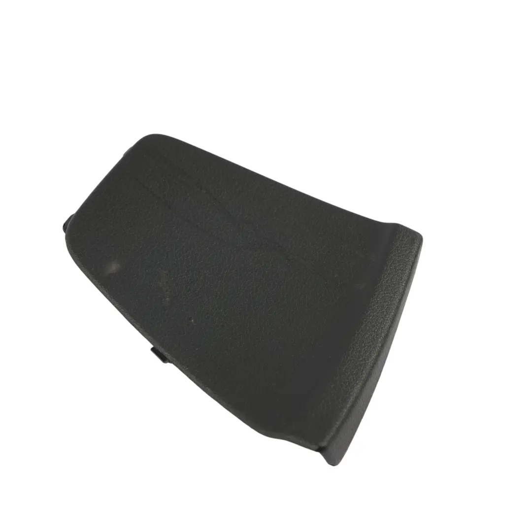 Embellecedor Tapa Maletero Inserto Trasero Derecho para Audi A3 S3 RS3 8V con número de pieza 8V4867658 Audi A3 S3 RS3 8V Embellecedor Tapa Maletero Inserto Trasero Derecho - SKU 8V4867658 - Número de pieza 8V4867658