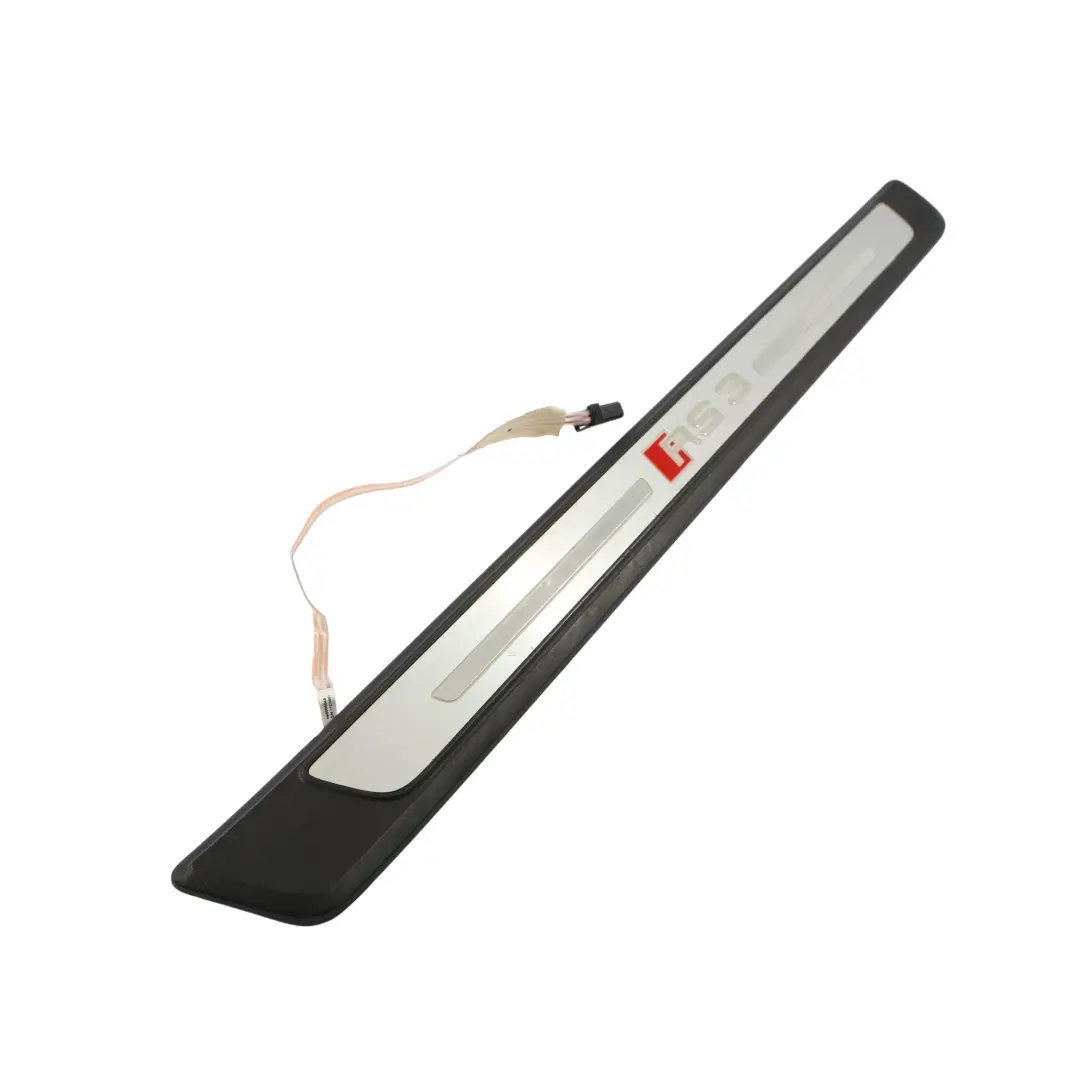 Porta Anteriore Illuminata Sill Plate Trim Destra per Audi RS3 8V con numero di parte 8V4947418B Audi RS3 8V Porta Anteriore Illuminata Sill Plate Trim Destra - SKU 8V4947418B - Numero di parte 8V4947418B