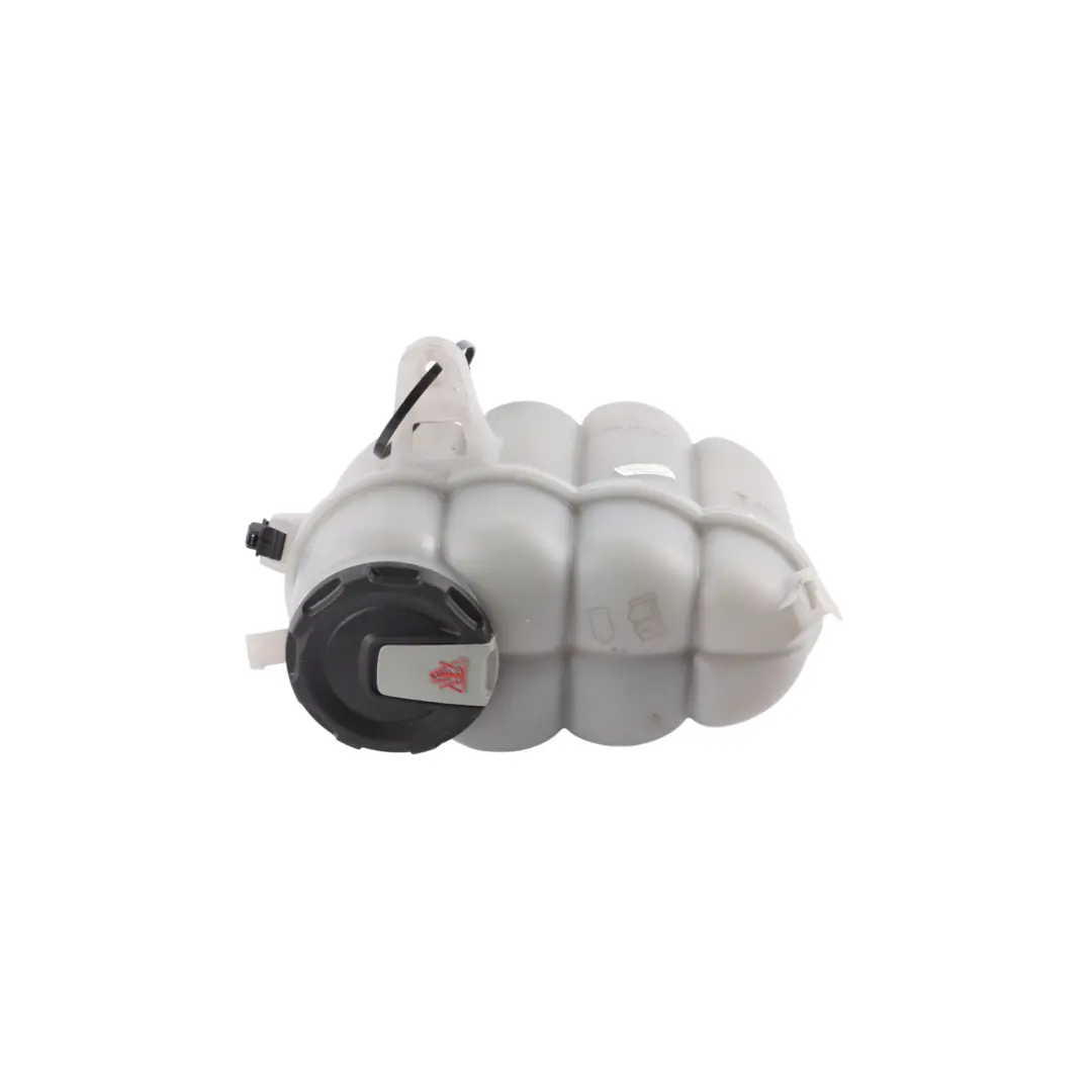 Serbatoio Espansione Liquido Refrigerante per Audi A4 B9 A5 F5 con numero di parte 8W0121405G Audi A4 B9 A5 F5 Serbatoio Espansione Liquido Refrigerante - SKU 8W0121405G - Numero di parte 8W0121405G