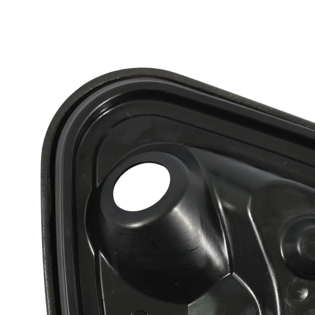 Osłona Mechanizmu Zamka Drzwi Lewa Lewy Tył do Audi A4 B9 o numerze 8W0839915 Audi A4 B9 Osłona Mechanizmu Zamka Drzwi Lewa Lewy Tył - SKU 8W0839915 - Numer Części 8W0839915