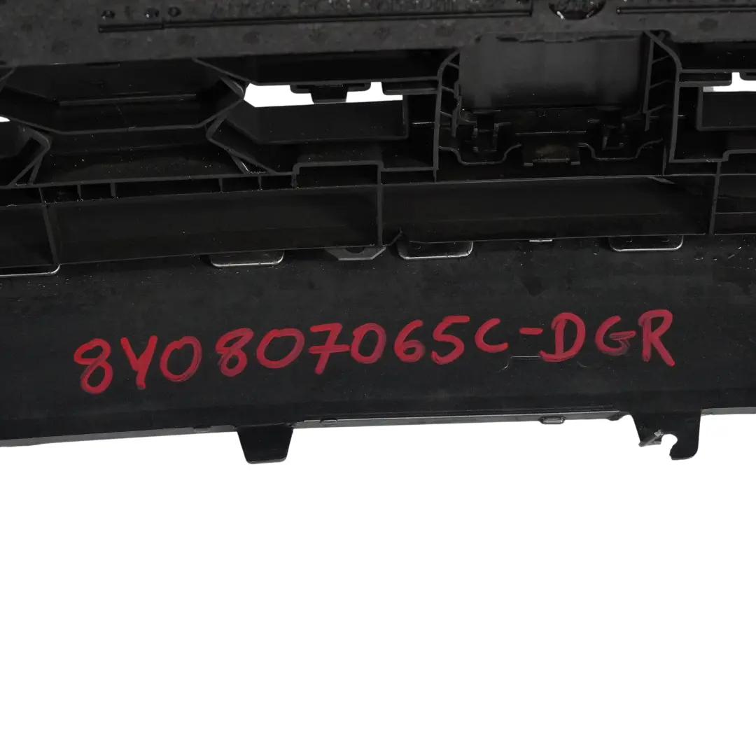 8Y Zderzak Przedni Daytona Grey Pearl Szary Perłowy - Z7S do Audi S3 o numerze 8Y0807065C Audi S3 8Y Zderzak Przedni Daytona Grey Pearl Szary Perłowy - Z7S - SKU 8Y0807065C-DGR - Numer Części 8Y0807065C