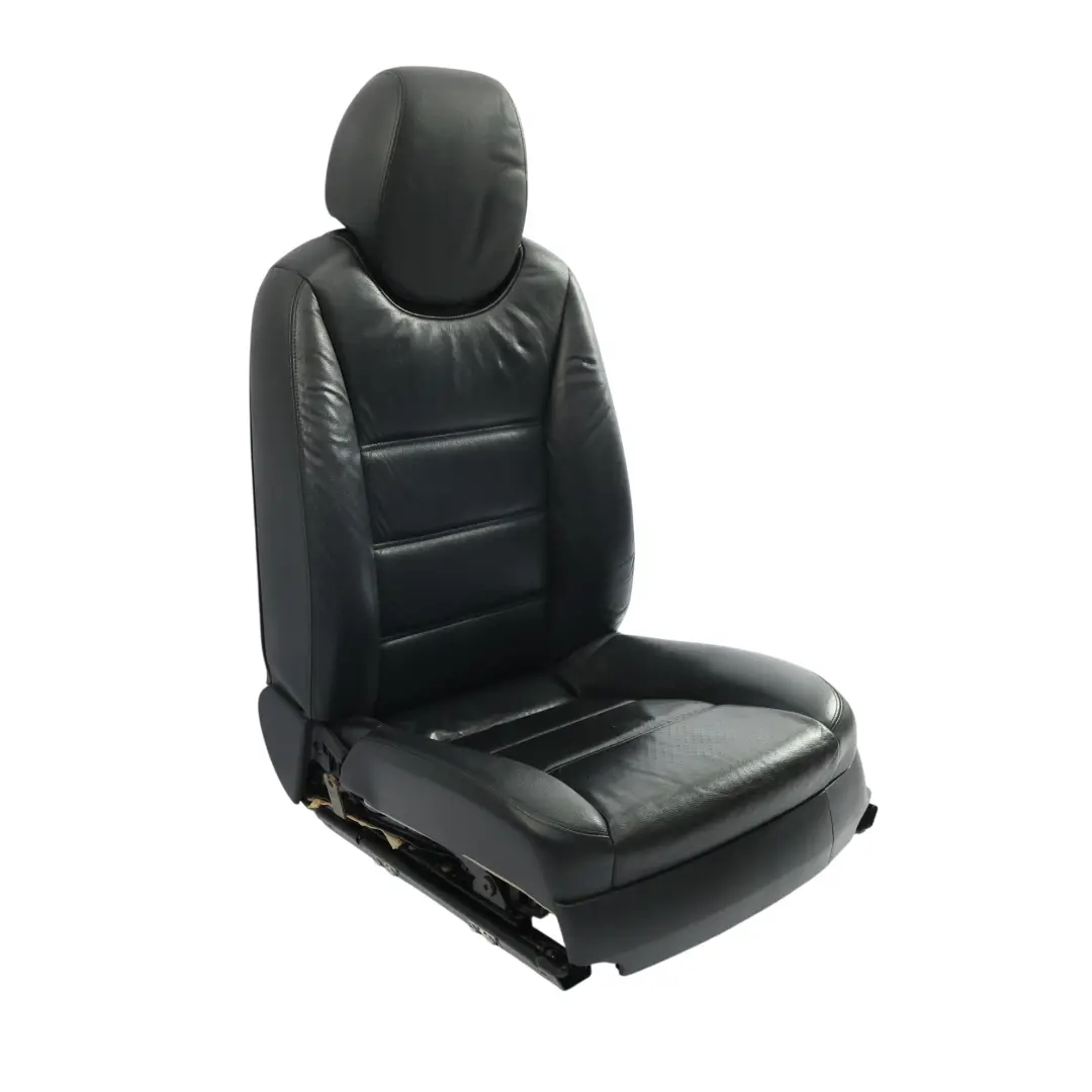 Fotel Komfort Lewy Przód Grzany Czarny Skórzany do Porsche Cayenne 9PA o numerze 95552117907 Porsche Cayenne 9PA Fotel Komfort Lewy Przód Grzany Czarny Skórzany - SKU 95552117907-1 - Numer Części 95552117907