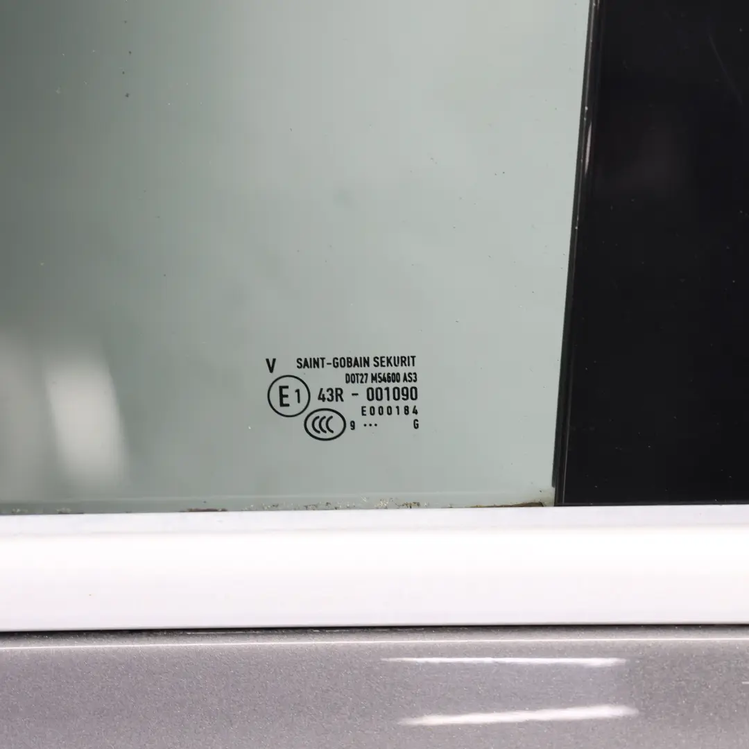 Arrière Gauche Meteor Grey Métallisé - M7W pour Porsche Cayenne 9PA Porte à propos du numéro de pièce 95553301106 Porsche Cayenne 9PA Porte Arrière Gauche Meteor Grey Métallisé - M7W - SKU 95553301106-MET - Numéro de pièce 95553301106