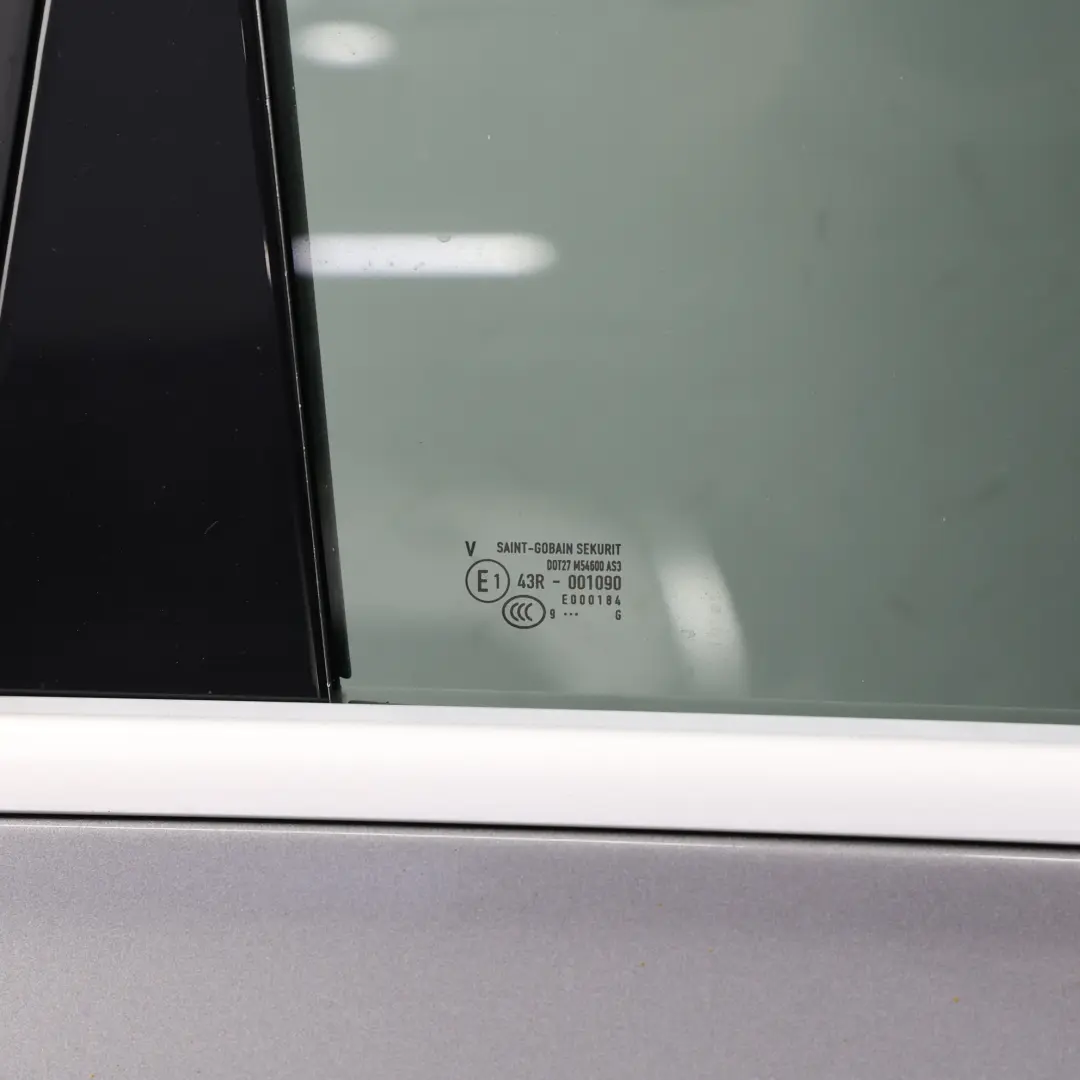 Puerta Trasera Derecha Meteor Grey Metallic - M7W para Porsche Cayenne 9PA con número de pieza 95553301206 Porsche Cayenne 9PA Puerta Trasera Derecha Meteor Grey Metallic - M7W - SKU 95553301206-MET - Número de pieza 95553301206