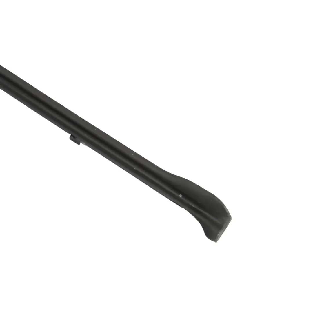 Puerta Trasera Borde Inferior Junta Caucho Derecha para Porsche Macan 95B con número de pieza 95B837120A Porsche Macan 95B Puerta Trasera Borde Inferior Junta Caucho Derecha - SKU 95B837120A - Número de pieza 95B837120A