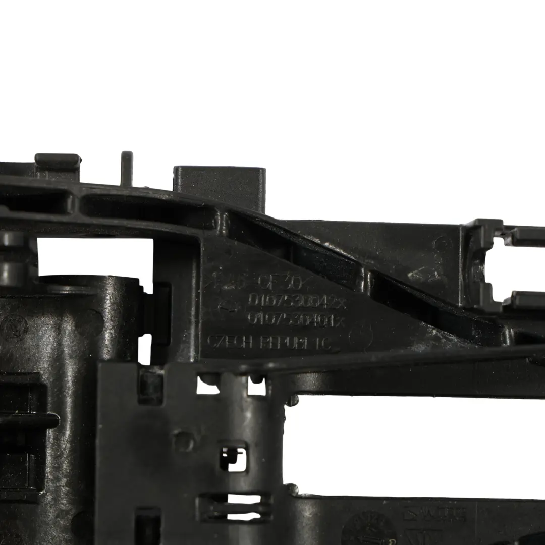 Tirador De Puerta Delantero Trasero Derecho para Porsche Macan 95B con número de pieza 95B839886B Porsche Macan 95B Tirador De Puerta Delantero Trasero Derecho - SKU 95B839886B - Número de pieza 95B839886B