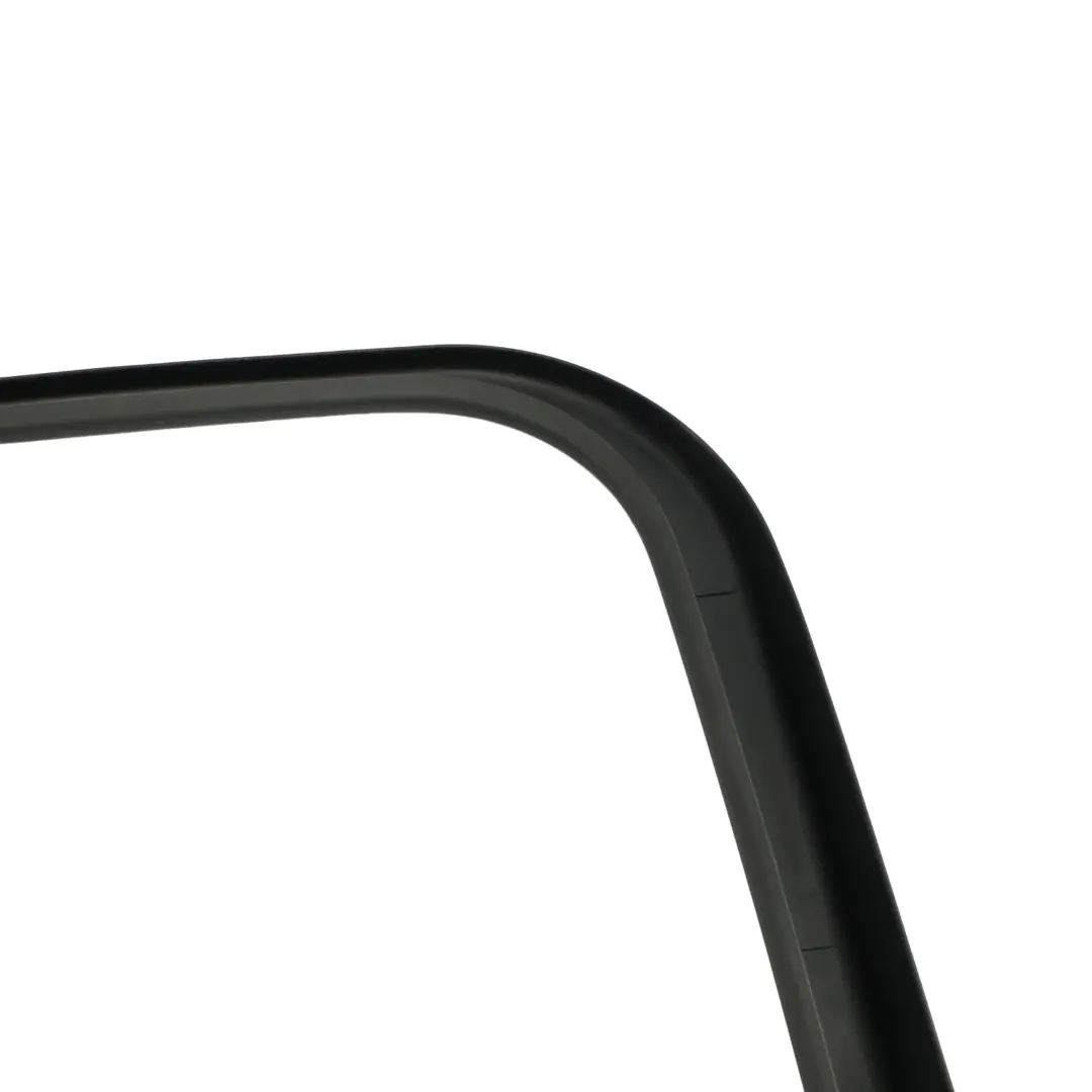 Striscia Rivestimento Finestrino Posteriore Destro per Porsche Macan 95B con numero di parte 95B867672B Porsche Macan 95B Striscia Rivestimento Finestrino Posteriore Destro - SKU 95B867672B - Numero di parte 95B867672B