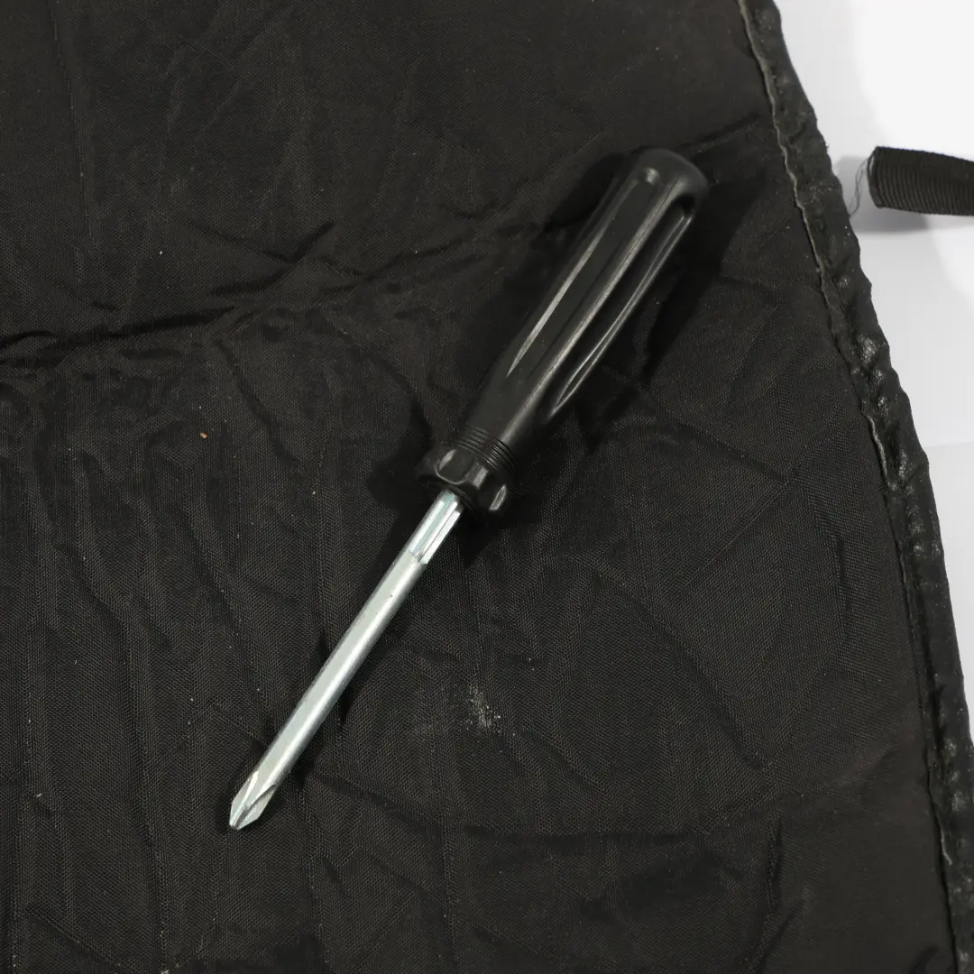 Kit Sacoche Outils Avec Tournevis Œillet Crochet pour Porsche Boxster 986 à propos du numéro de pièce 996721115 Porsche Boxster 986 Kit Sacoche Outils Avec Tournevis Œillet Crochet - SKU 99672111500 - Numéro de pièce 996721115