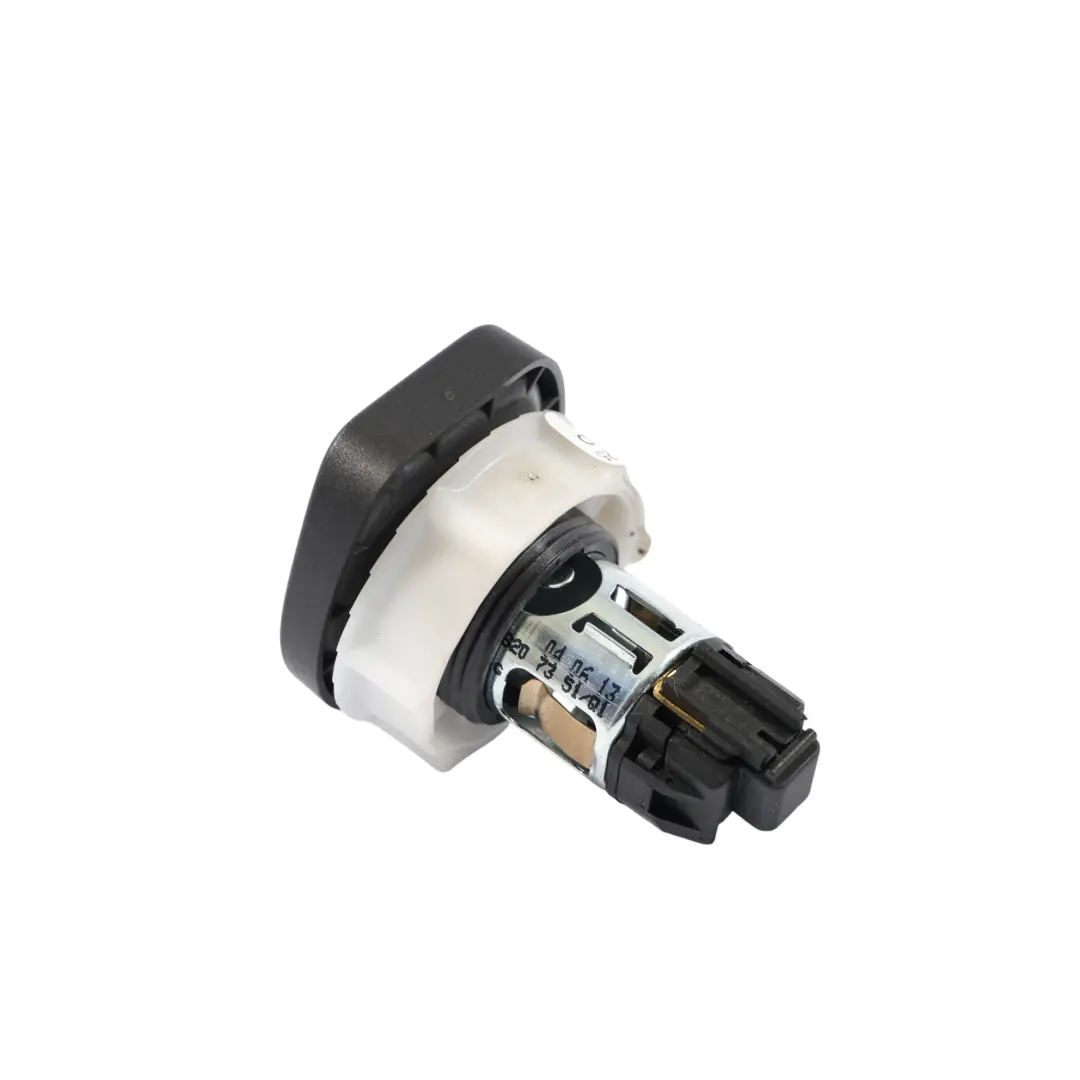 W117 W205 W212 W221 Conector Del Enchufe Del Maletero para Mercedes con número de pieza A0008207351 Mercedes W117 W205 W212 W221 Conector Del Enchufe Del Maletero - SKU A0008207351 - Número de pieza A0008207351