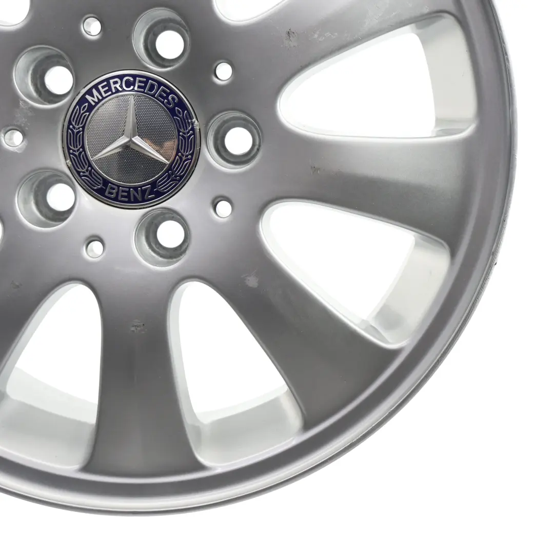 jante alliage argentée 15" ET:44 6J pour Mercedes W169 à propos du numéro de pièce A1694010002 Mercedes W169 jante alliage argentée 15" ET:44 6J - SKU A1694010002-2 - Numéro de pièce A1694010002