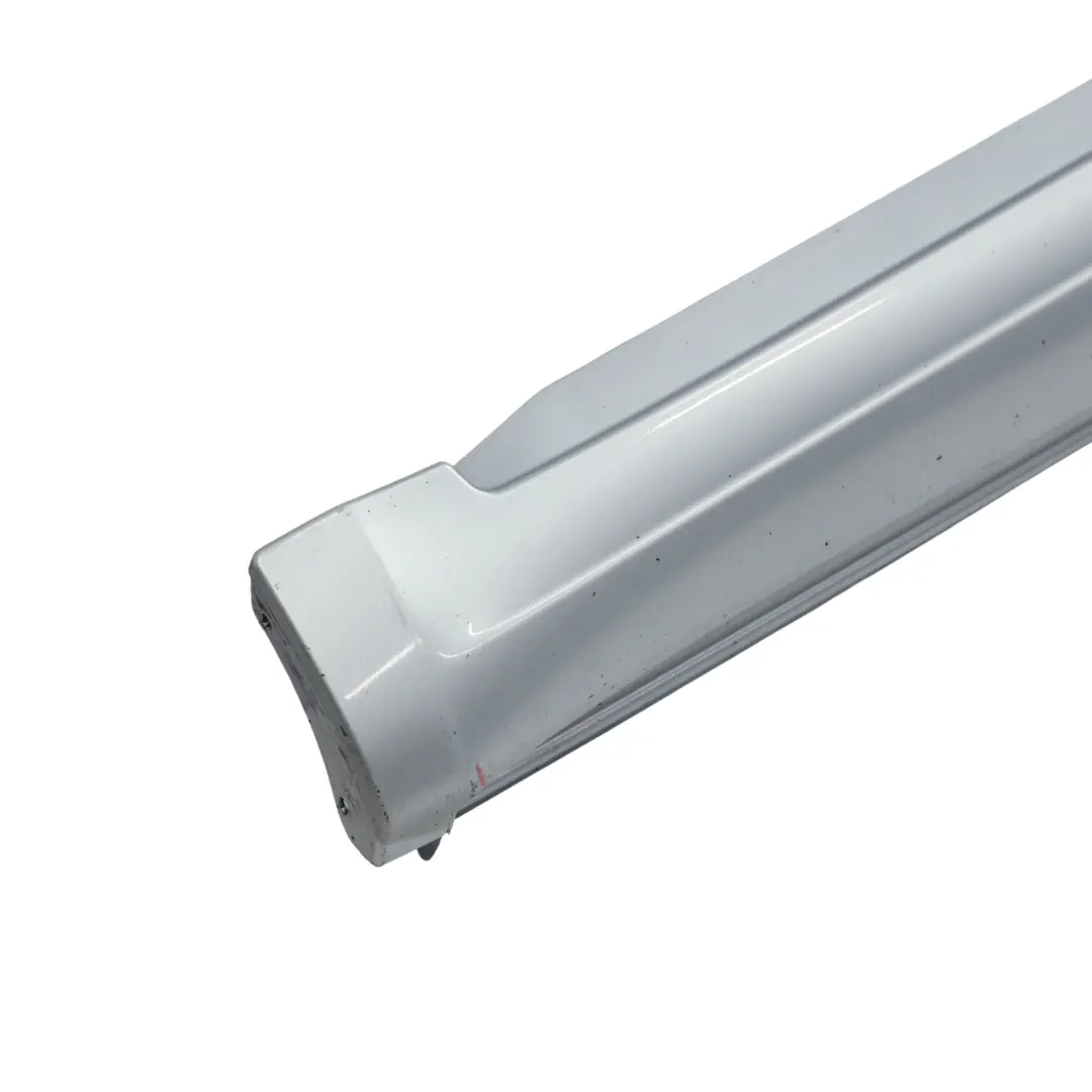 Faldón Cubre Umbral De Puerta Lateral Izquierdo Horizon Blue - 391 para Mercedes W169 con número de pieza A1696110308 Mercedes W169 Faldón Cubre Umbral De Puerta Lateral Izquierdo Horizon Blue - 391 - SKU A1696110308-HBL - Número de pieza A1696110308