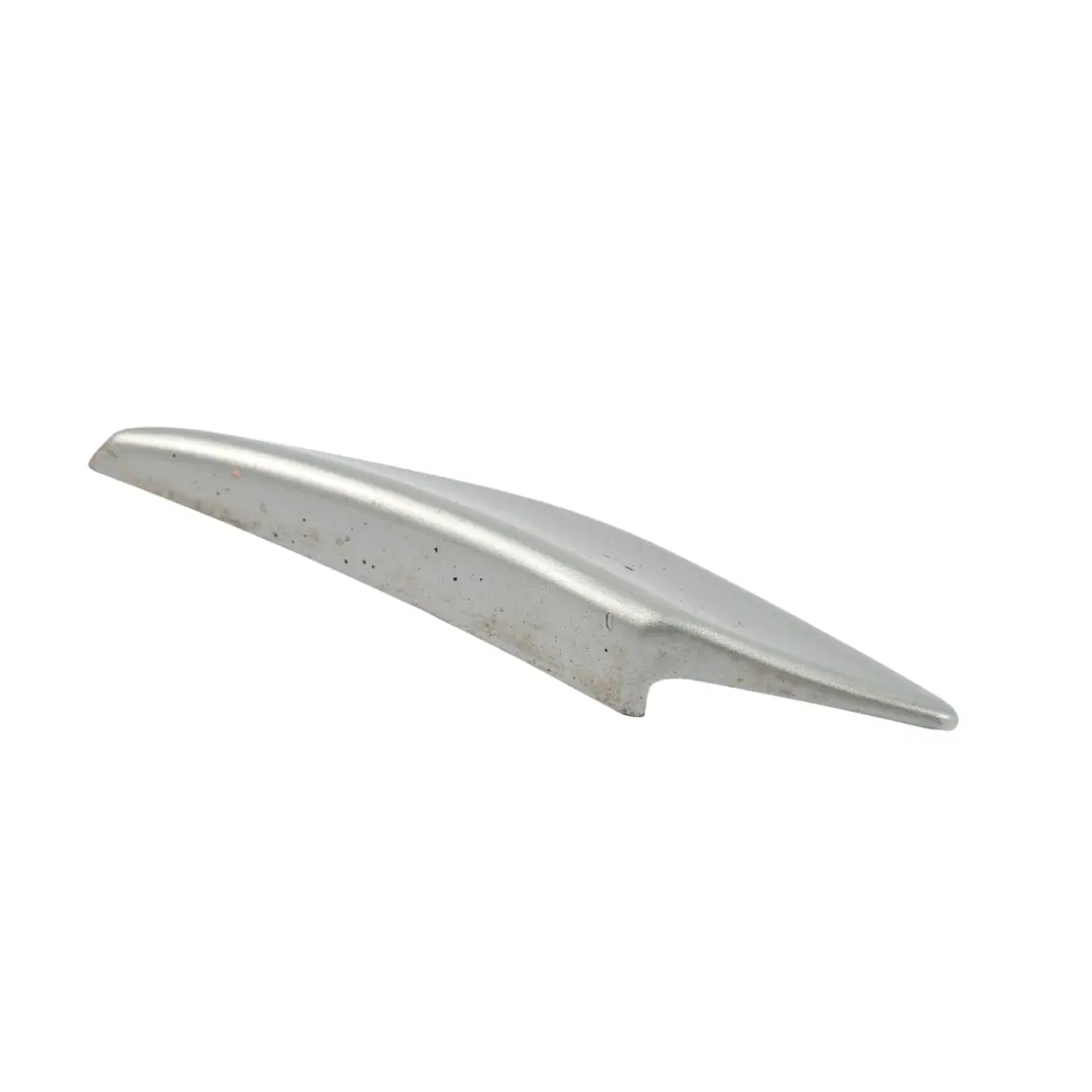 Listwa Spoiler Błotnika Lewy Tył Srebrna do Mercedes W204 AMG o numerze A2046903530 Mercedes W204 AMG Listwa Spoiler Błotnika Lewy Tył Srebrna - SKU A2046903530-IRS - Numer Części A2046903530