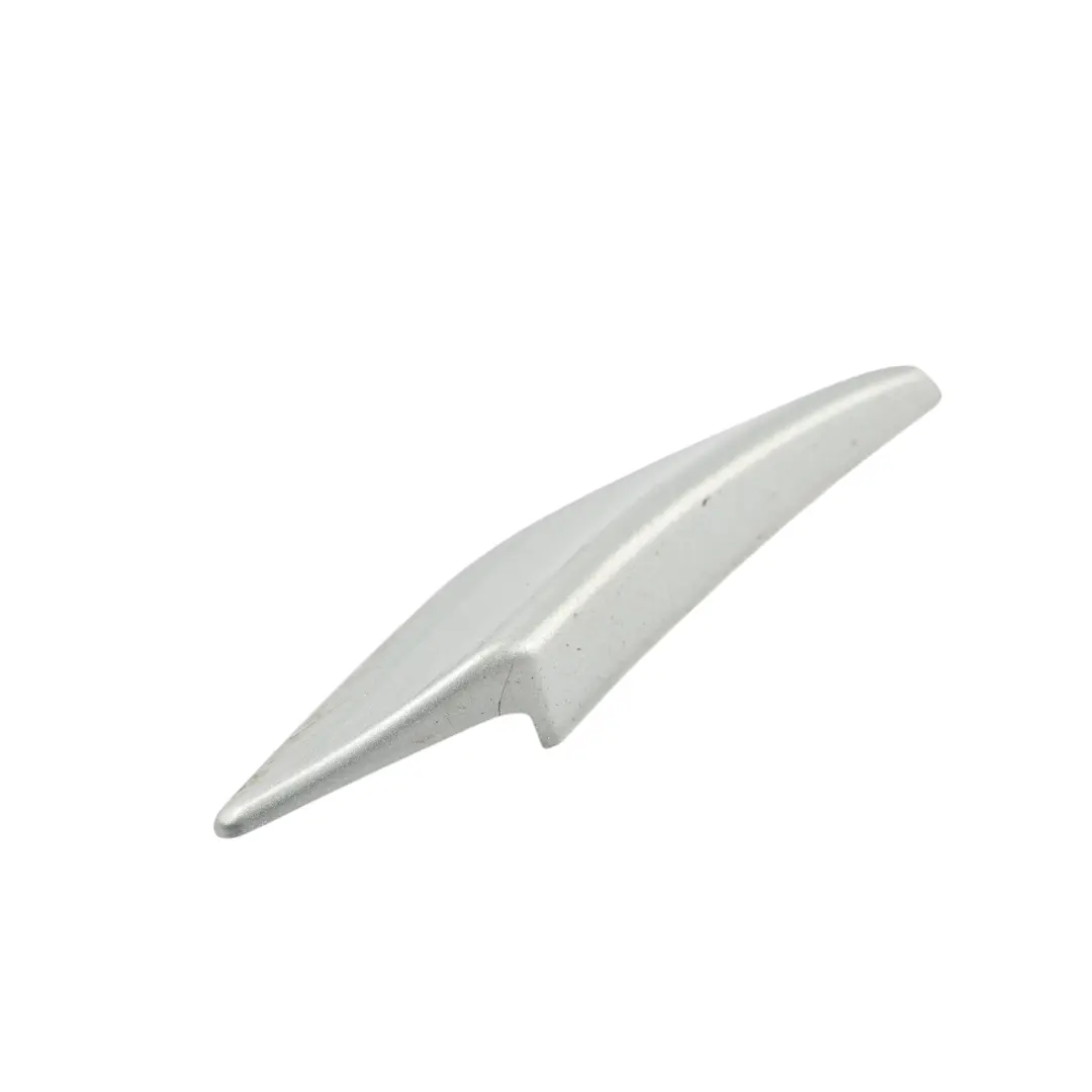 Listwa Błotnika Prawy Tył AMG Iridium Silver 775 do Mercedes W204 o numerze A2046903630 Mercedes W204 Listwa Błotnika Prawy Tył AMG Iridium Silver 775 - SKU A2046903630 - Numer Części A2046903630