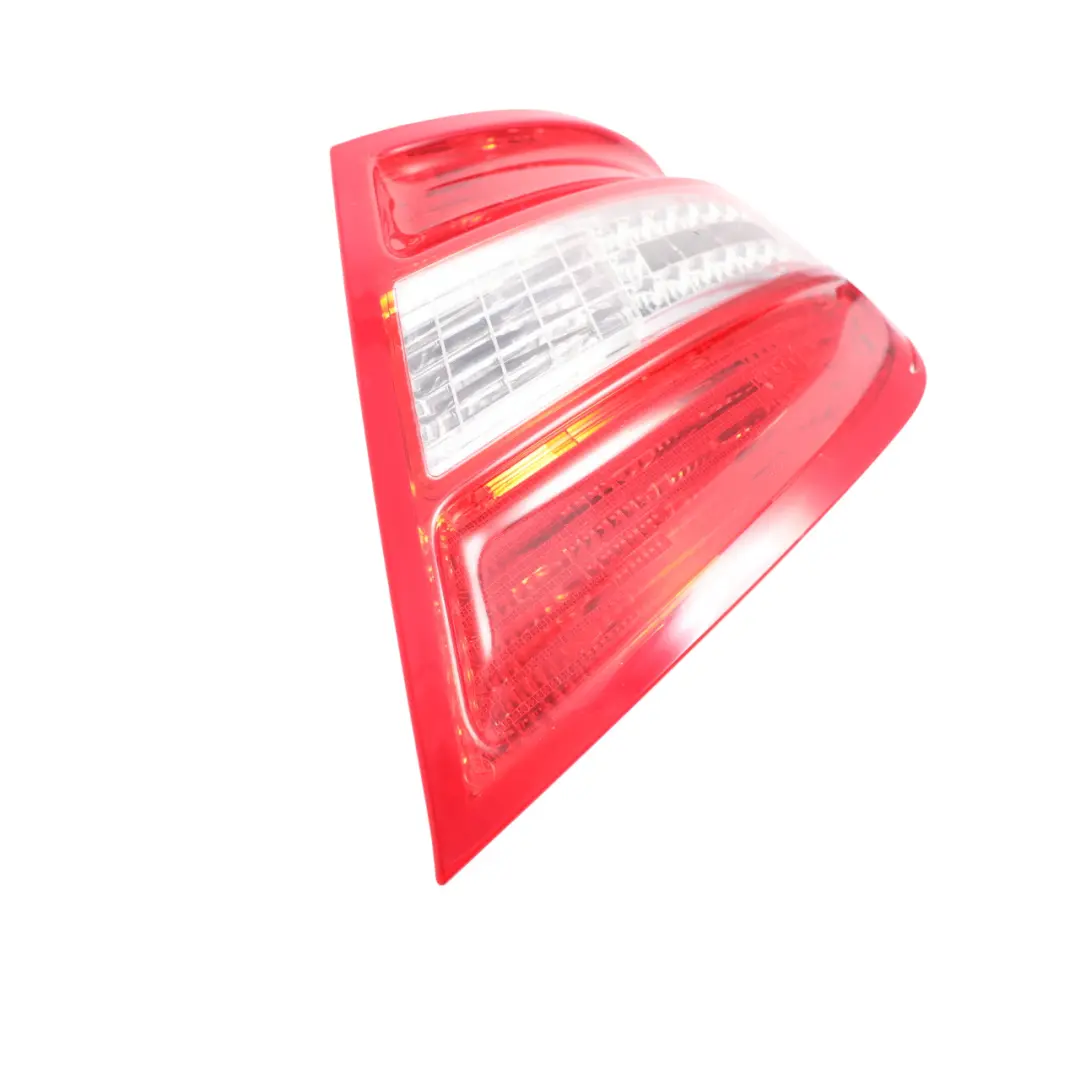 Luz Trasera Piloto Lateral Derecho para Mercedes W204 con número de pieza A2048202064 Mercedes W204 Luz Trasera Piloto Lateral Derecho - SKU A2048202064-1 - Número de pieza A2048202064