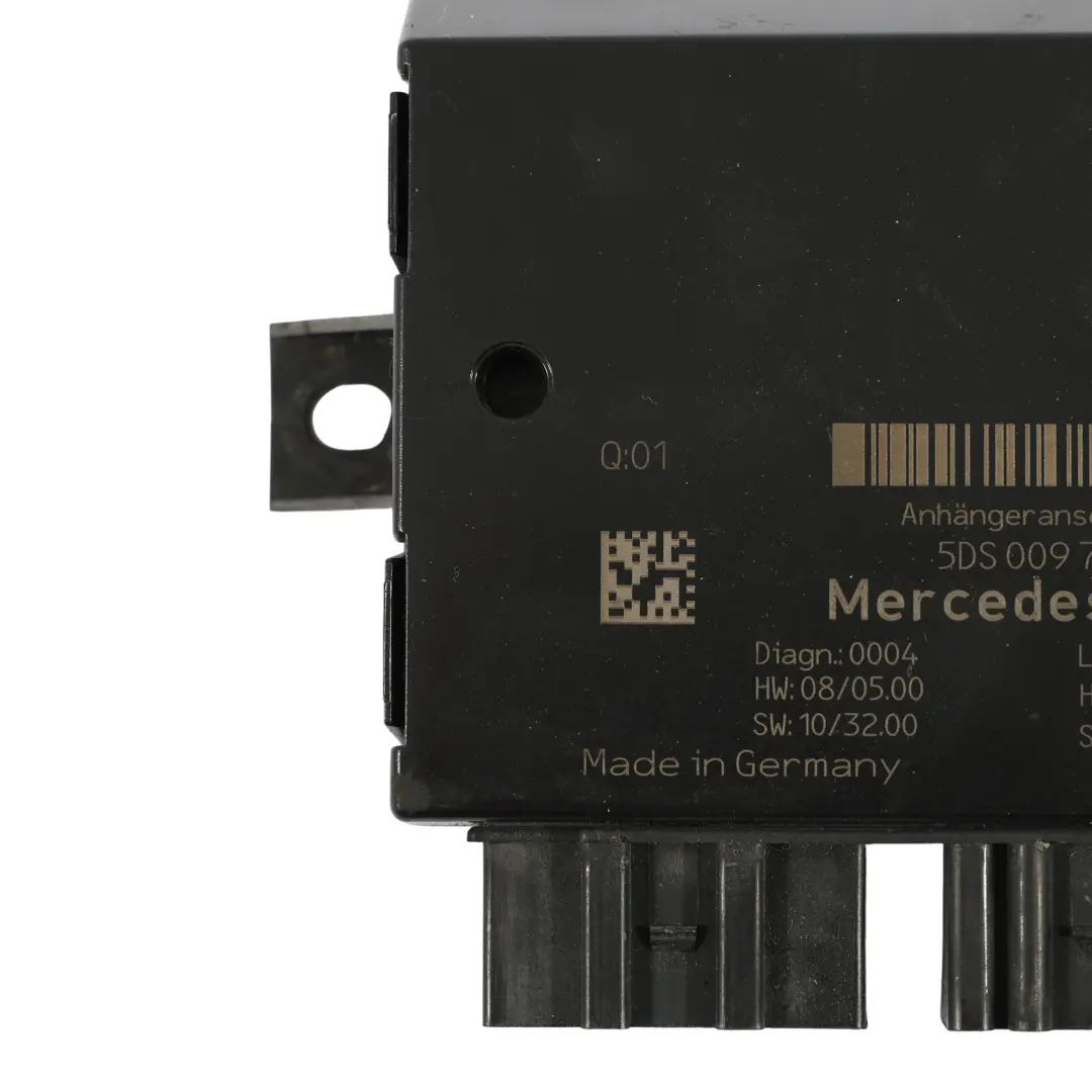 Mercedes W205 Módulo De Control Del Enganche De Remolque ECU HELLA - SKU A2049007905 - Número de pieza A2049007905