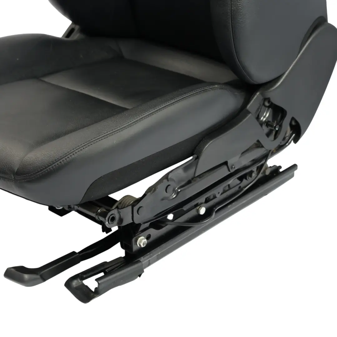 Siège Avant Droit Chauffant Sport Cuir Noir Electrique pour Mercedes W204 à propos du numéro de pièce A2049101493 Mercedes W204 Siège Avant Droit Chauffant Sport Cuir Noir Electrique - SKU A2049101493-2 - Numéro de pièce A2049101493