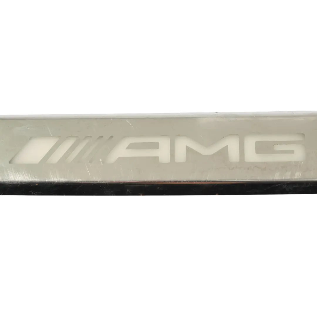 Davanzale Porta Piastra Anteriore Destra per Mercedes W205 W213 AMG con numero di parte A2056802335 Mercedes W205 W213 AMG Davanzale Porta Piastra Anteriore Destra - SKU A2056802335 - Numero di parte A2056802335