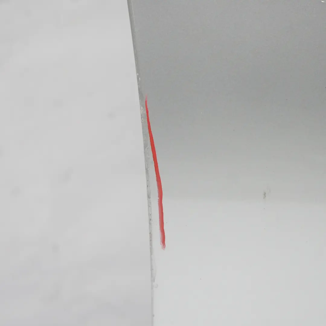 Tür Vorne Rechts Iridium Silber Metallic - 775 für Mercedes W205 mit Teilenummer A2057200205 Mercedes W205 Tür Vorne Rechts Iridium Silber Metallic - 775 - SKU A2057200205-IRS - Teilenummer A2057200205