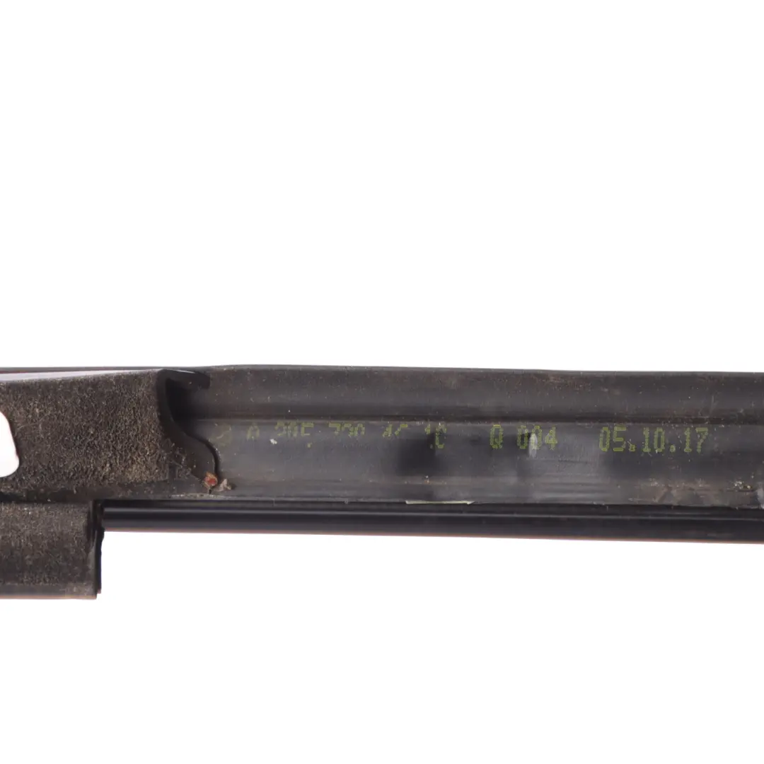 Mercedes W205 Türfenster Leiste Dichtung Zierleiste Vorne Rechts - SKU A2057204610 - Teilenummer A2057204610
