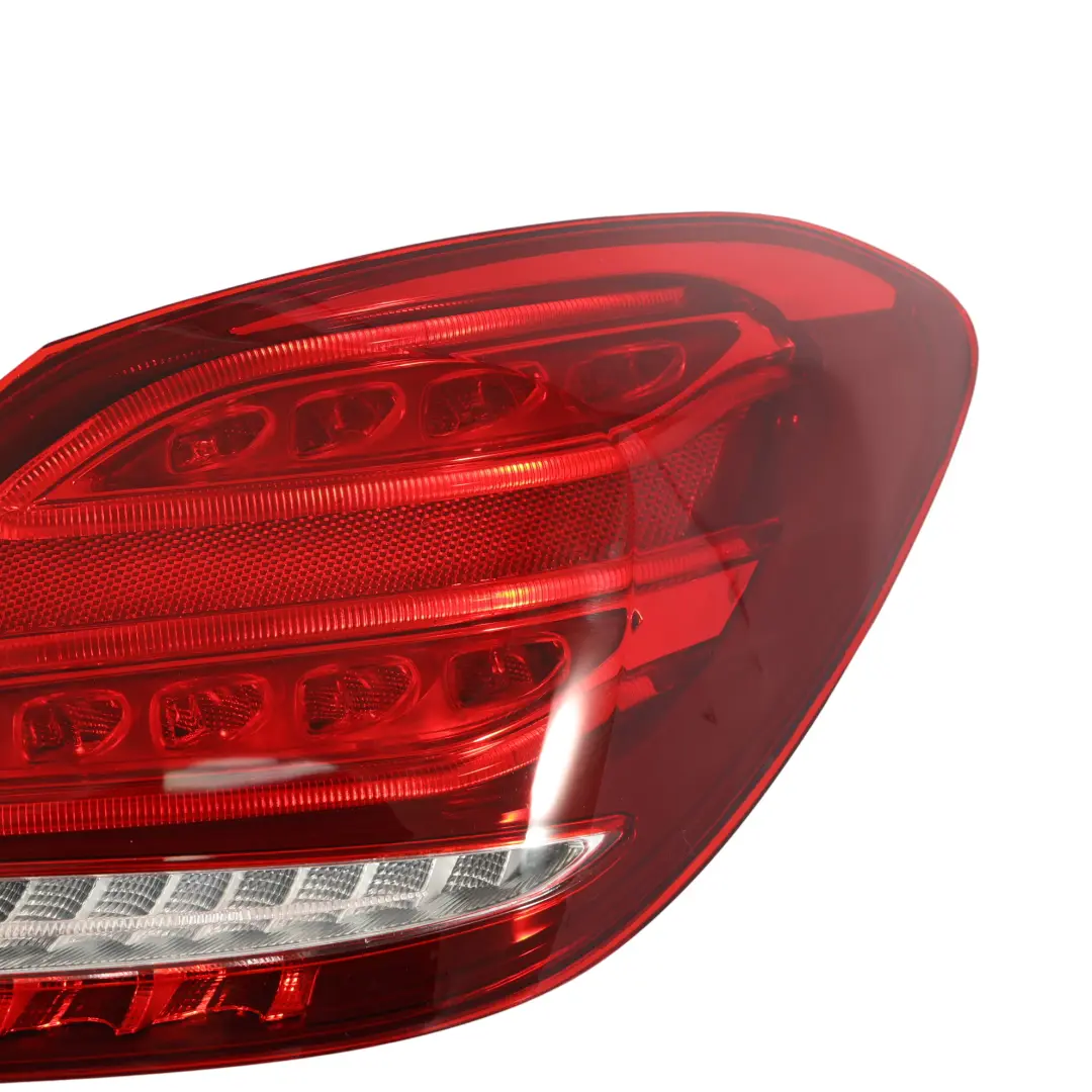 Rückleuchte LED Seitenwand Rechts Rücklicht für Mercedes W205 Limousine mit Teilenummer A2059061457 Mercedes W205 Limousine Rückleuchte LED Seitenwand Rechts Rücklicht - SKU A2059061457-1 - Teilenummer A2059061457