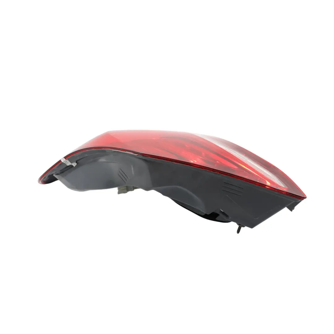 Mercedes W205 Sedan Lampa Tylna LED Zewnętrzna Prawa Tył - SKU A2059061457-1 - Numer Części A2059061457
