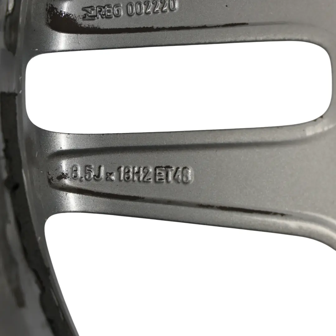 W207 W212 AMG Srebrna Felga Aluminiowa 18" ET:48 8.5J do Mercedes o numerze A2124010300 Mercedes W207 W212 AMG Srebrna Felga Aluminiowa 18" ET:48 8.5J - SKU A2124010300-6 - Numer Części A2124010300