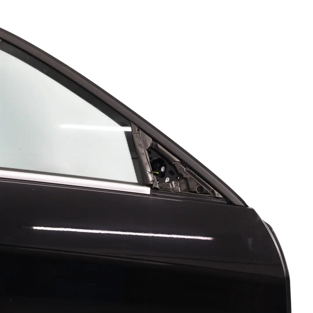 Tür Vorne Rechts Abdeckplatte Obsidian Schwarz Metallic - 197 für Mercedes W212 mit Teilenummer A2127205400 Mercedes W212 Tür Vorne Rechts Abdeckplatte Obsidian Schwarz Metallic - 197 - SKU A2127205400-OB1 - Teilenummer A2127205400