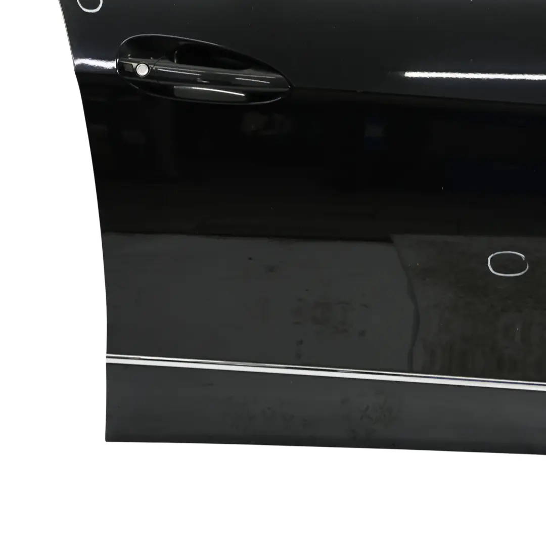 Pannello Di Porta Anteriore Destro Obsidian Black Metallic - 197 per Mercedes W212 con numero di parte A2127205400 Mercedes W212 Pannello Di Porta Anteriore Destro Obsidian Black Metallic - 197 - SKU A2127205400-OB1 - Numero di parte A2127205400