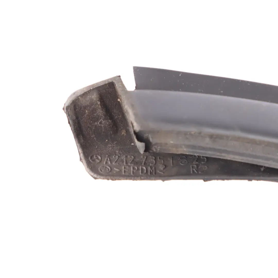 Tür Fenster Führung Dichtung Dichtung Hinten Rechts für Mercedes W212 mit Teilenummer A2127351825 Mercedes W212 Tür Fenster Führung Dichtung Dichtung Hinten Rechts - SKU A2127351825 - Teilenummer A2127351825