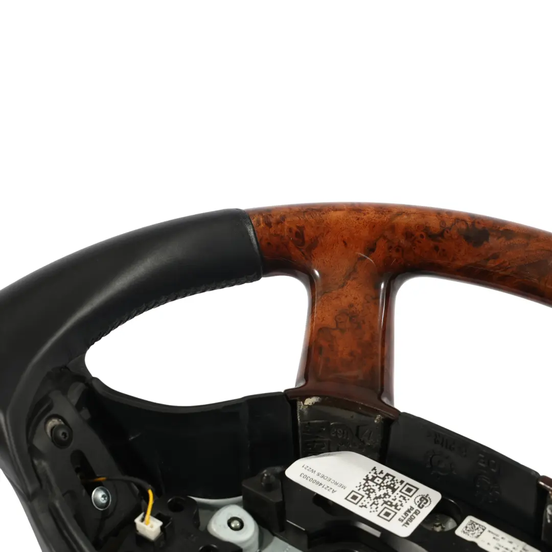 Kierownica Czarna Skóra Drewno do Mercedes C216 W221 o numerze A2214600303 Mercedes C216 W221 Kierownica Czarna Skóra Drewno - SKU A2214600303 - Numer Części A2214600303