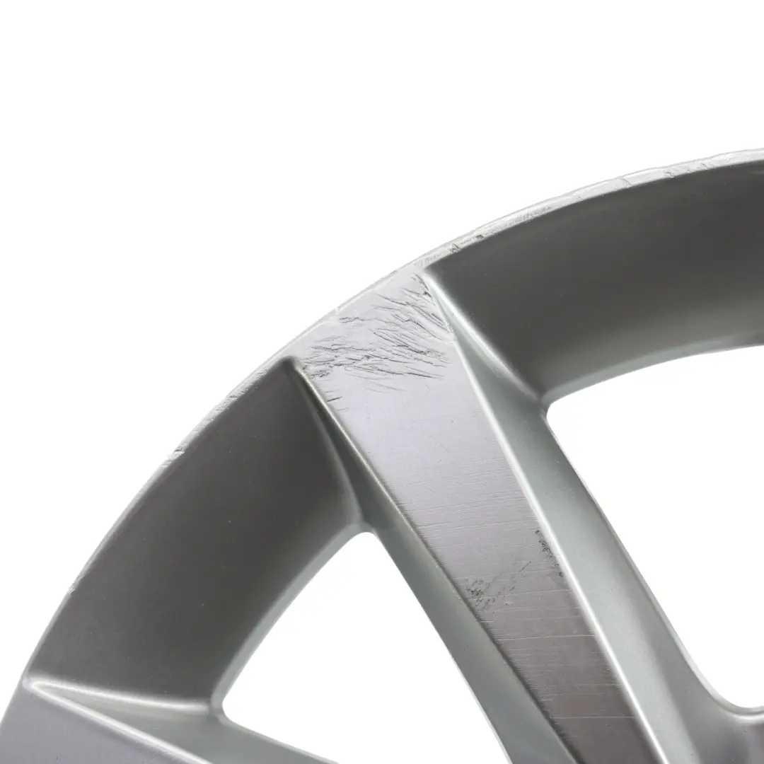 Felga Aluminiowa Srebrna 16" ET:49 6,5J do Mercedes W176 W246 o numerze A2464010202 Mercedes W176 W246 Felga Aluminiowa Srebrna 16" ET:49 6,5J - SKU A2464010202-4 - Numer Części A2464010202