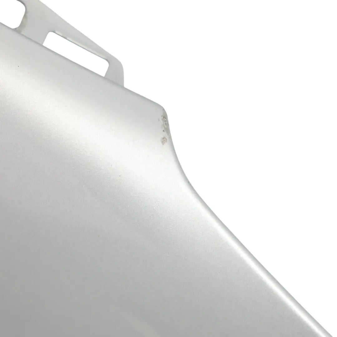 Kotflügelverkleidung Vorne Rechts Polar Silber Metallic - 761 für Mercedes W246 mit Teilenummer A2468810201 Mercedes W246 Kotflügelverkleidung Vorne Rechts Polar Silber Metallic - 761 - SKU A2468810201-PLS - Teilenummer A2468810201