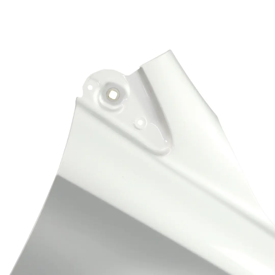 Kotflügelverkleidung Vorne Rechts Polar Silber Metallic - 761 für Mercedes W246 mit Teilenummer A2468810201 Mercedes W246 Kotflügelverkleidung Vorne Rechts Polar Silber Metallic - 761 - SKU A2468810201-PLS - Teilenummer A2468810201