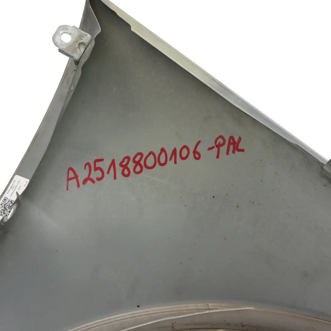 Panel Lateral Delantero Derecho Guardabarros Palladium Silver 792 para Mercedes W251 con número de pieza A2518800106 Mercedes W251 Panel Lateral Delantero Derecho Guardabarros Palladium Silver 792 - SKU A2518800106-PAL - Número de pieza A2518800106