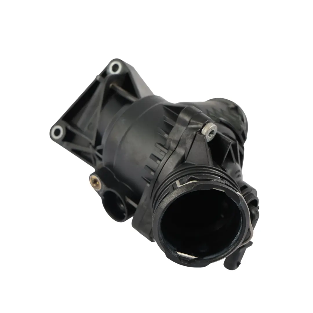 C43 Obudowa Termostatu Termostat do Mercedes W205 o numerze A2762000315 Mercedes W205 C43 Obudowa Termostatu Termostat - SKU A2762000315 - Numer Części A2762000315