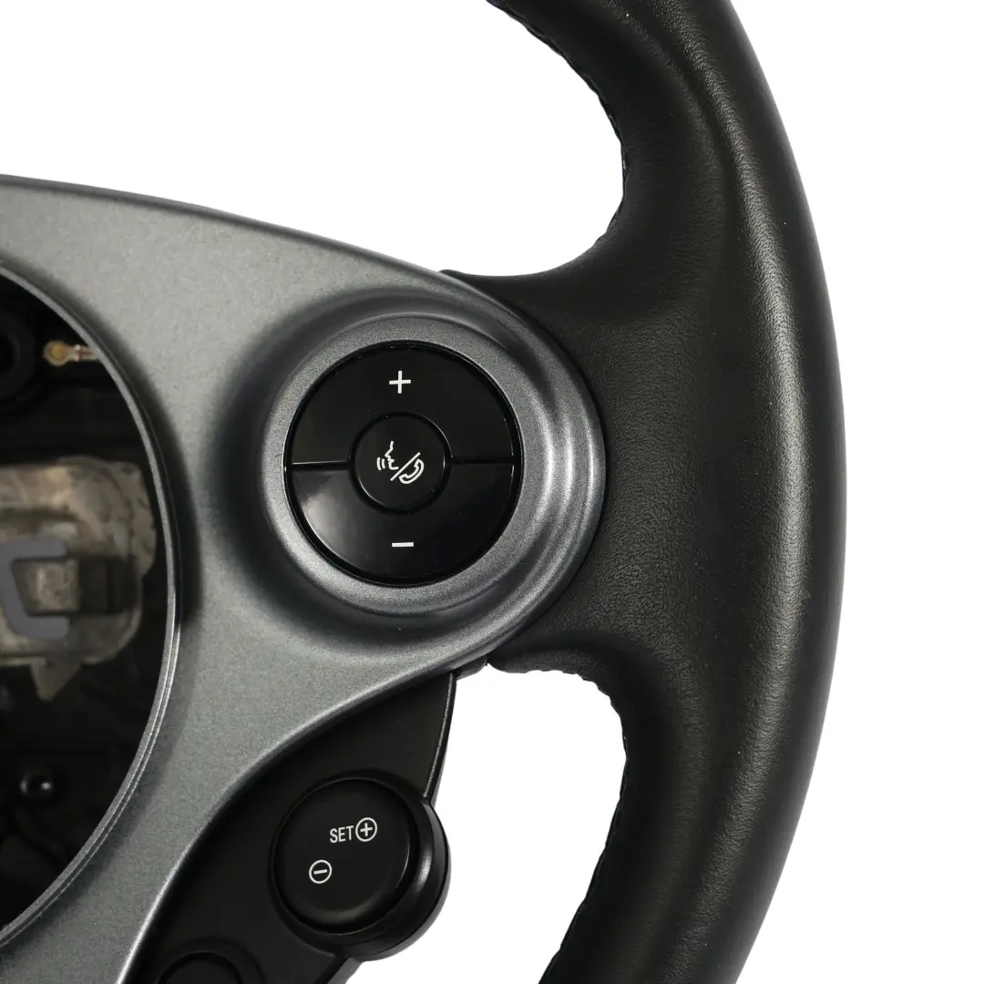 W453 Volante In Pelle Nera Multifunzione per SMART FORFOUR 453 con numero di parte A4534603500 SMART FORFOUR 453 W453 Volante In Pelle Nera Multifunzione - SKU A4534603500 - Numero di parte A4534603500