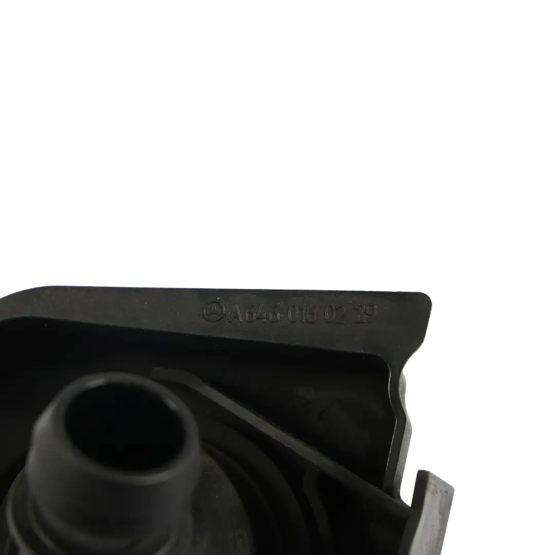 Tappo Tubo Di Riempimento Olio per Mercedes Vito Viano W639 con numero di parte A6460160229 Mercedes Vito Viano W639 Tappo Tubo Di Riempimento Olio - SKU A6460160229-4 - Numero di parte A6460160229