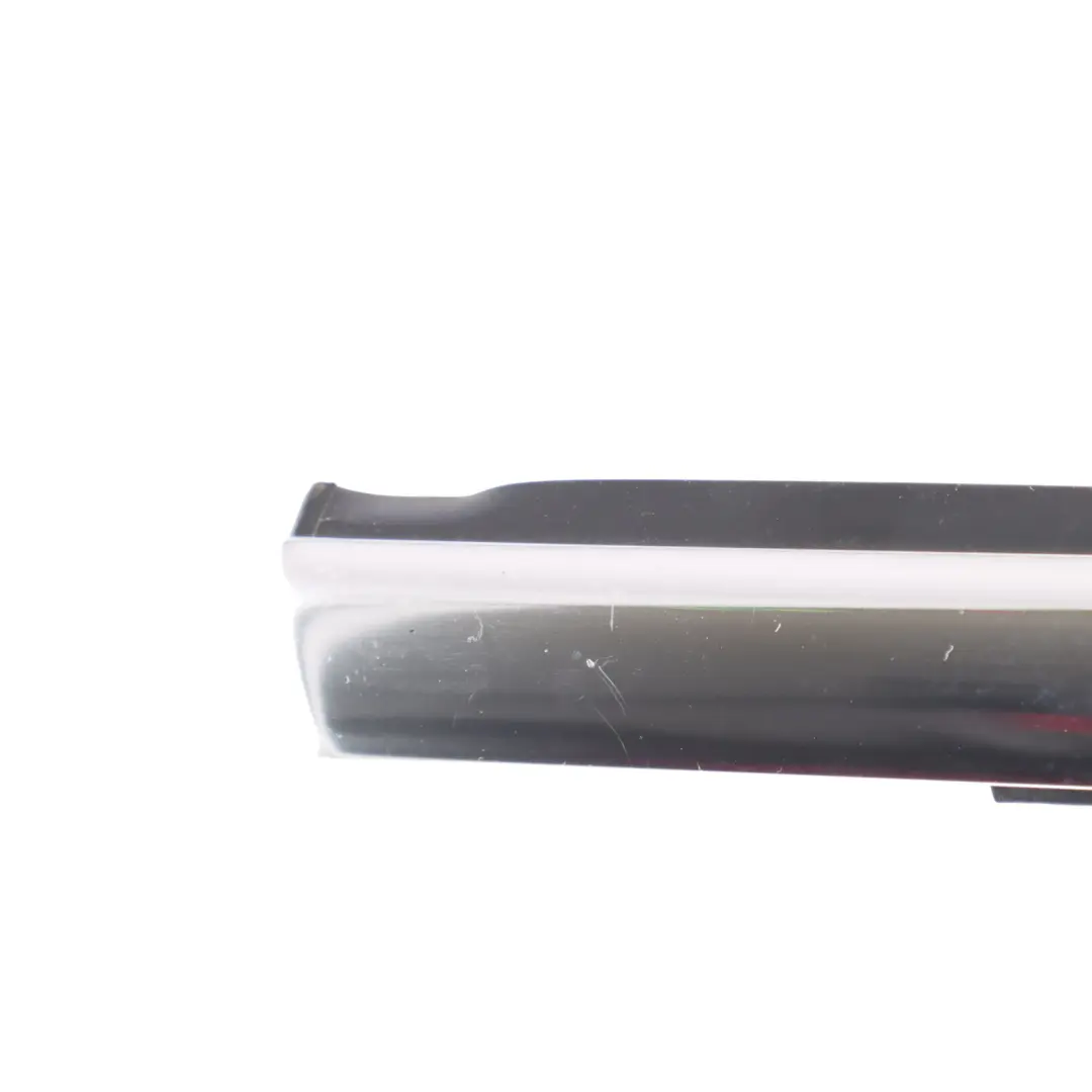 Mk3 Burlete Puerta Delantera Derecha Cromado para Ford Focus con número de pieza BM51-A20562-BK Ford Focus Mk3 Burlete Puerta Delantera Derecha Cromado - SKU BM51-A20562-BK - Número de pieza BM51-A20562-BK