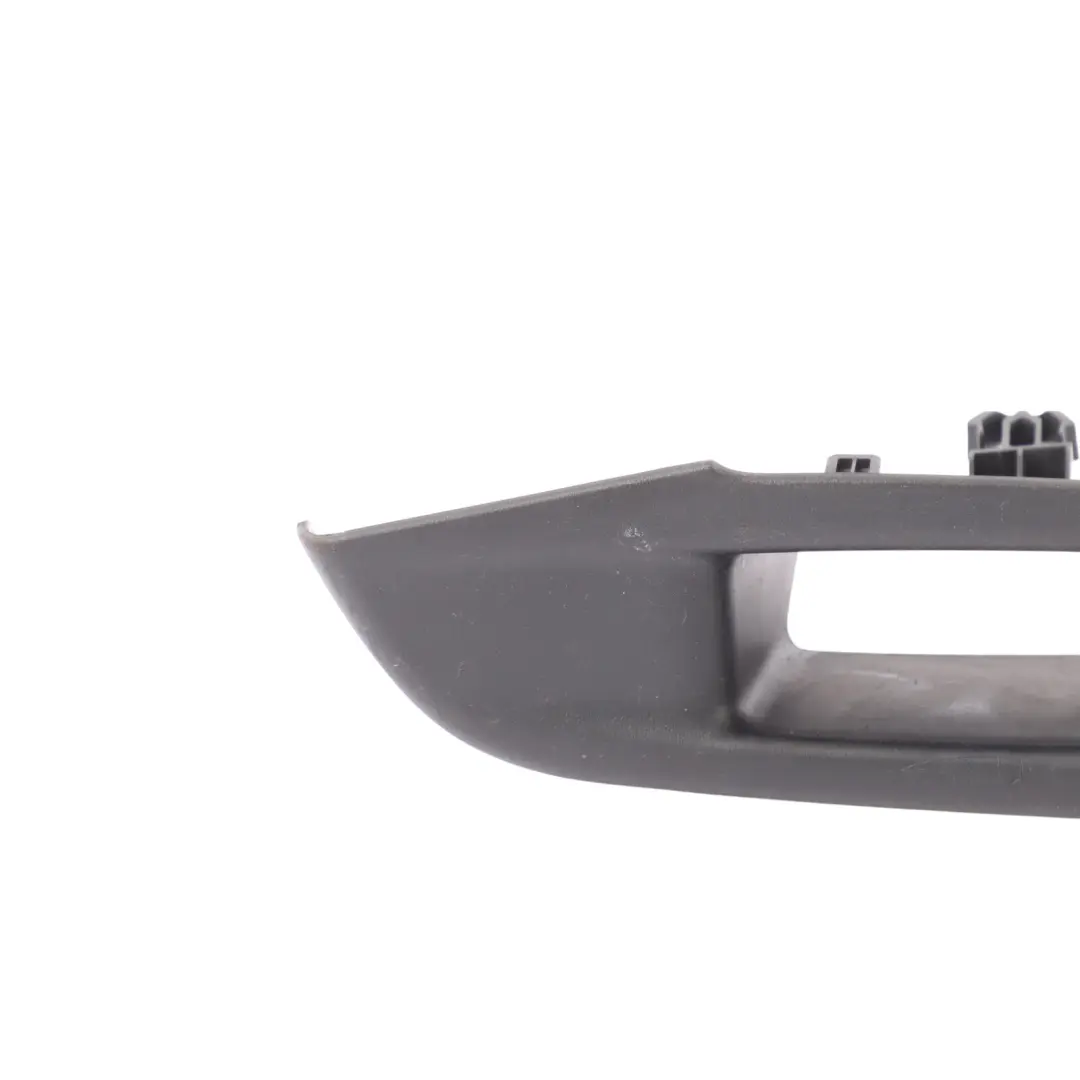 Mk3 III Osłona Uchwyt Drzwi Prawy Tyl Tylny do Ford Focus o numerze BM51-A237W20-AEW Ford Focus Mk3 III Osłona Uchwyt Drzwi Prawy Tyl Tylny - SKU BM51-A237W20-AEW - Numer Części BM51-A237W20-AEW