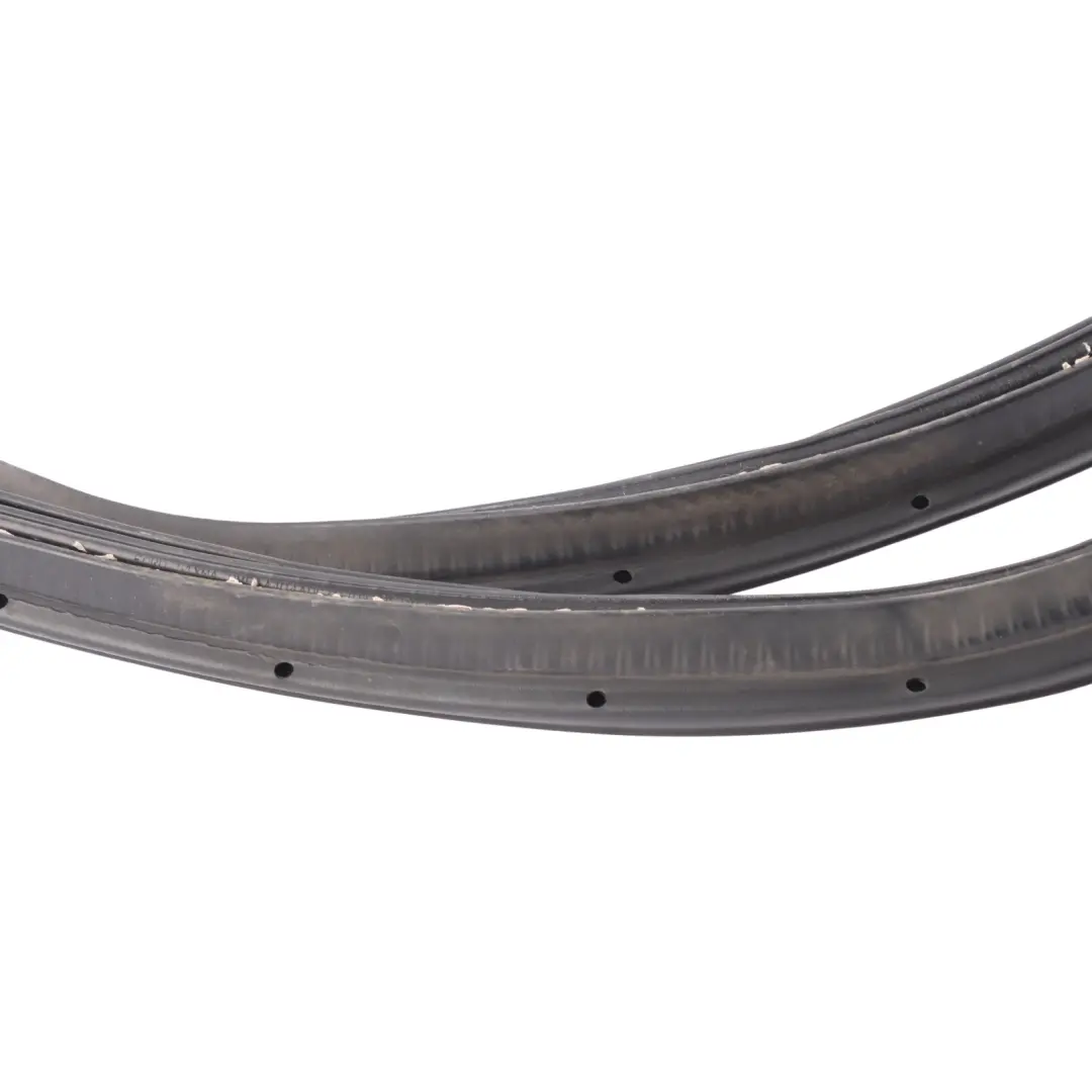 Mk3 Junta Burlete Puerta Trasera Izquierda Derecha para Ford Focus con número de pieza BM51-A25324-AF Ford Focus Mk3 Junta Burlete Puerta Trasera Izquierda Derecha - SKU BM51-A25324-AF - Número de pieza BM51-A25324-AF