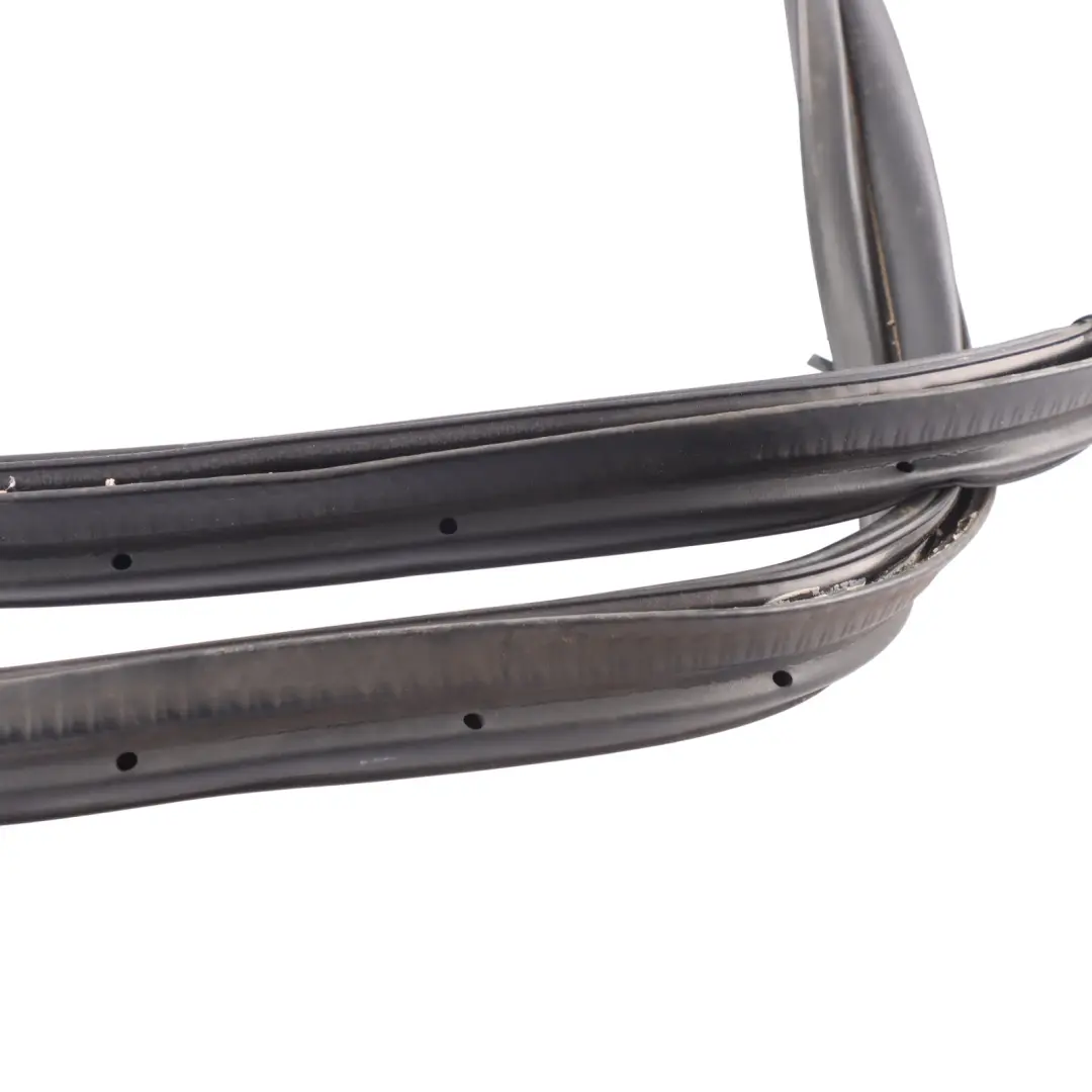 Mk3 Junta Burlete Puerta Trasera Izquierda Derecha para Ford Focus con número de pieza BM51-A25324-AF Ford Focus Mk3 Junta Burlete Puerta Trasera Izquierda Derecha - SKU BM51-A25324-AF - Número de pieza BM51-A25324-AF