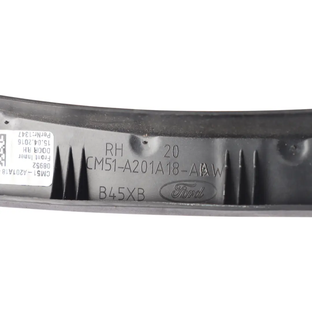 Mk3 Telaio Portiera Copertura Trim Anteriore Destro per Ford Focus con numero di parte CM51-A201A18-ABW Ford Focus Mk3 Telaio Portiera Copertura Trim Anteriore Destro - SKU CM51-A201A18-ABW - Numero di parte CM51-A201A18-ABW