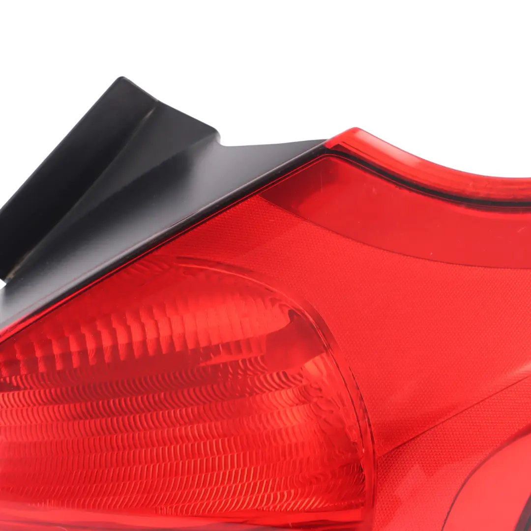 Mk3 III Hatchback Lampa Tylna Zewnętrzna Prawa do Ford Focus o numerze F1EB-13404-CF Ford Focus Mk3 III Hatchback Lampa Tylna Zewnętrzna Prawa - SKU F1EB-13404-CF - Numer Części F1EB-13404-CF