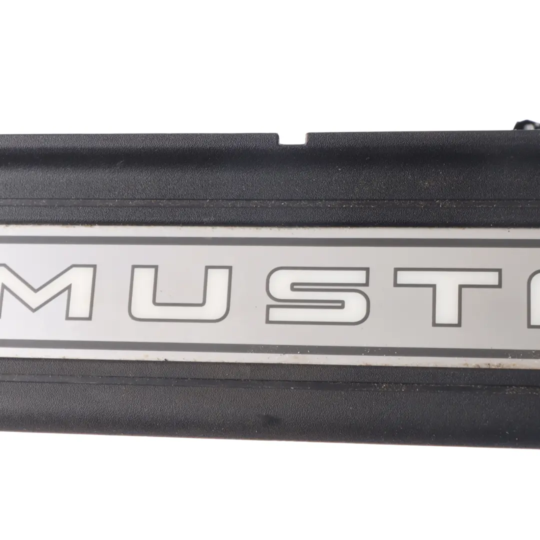 Ford Mustang VI Garniture Seuil Porte Entrée Gauche Droite Cover FR3B-6313222-C - SKU FR3B-6313222-AAW - Numéro de pièce FR3B-6313222-AAW